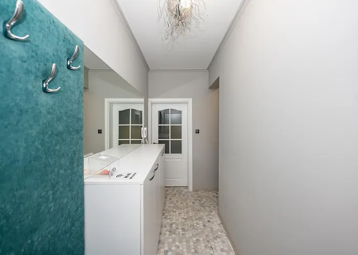 Elenartlux - Baby Cot - Pets Allowed - Free Parking & Fast Wi-Fi