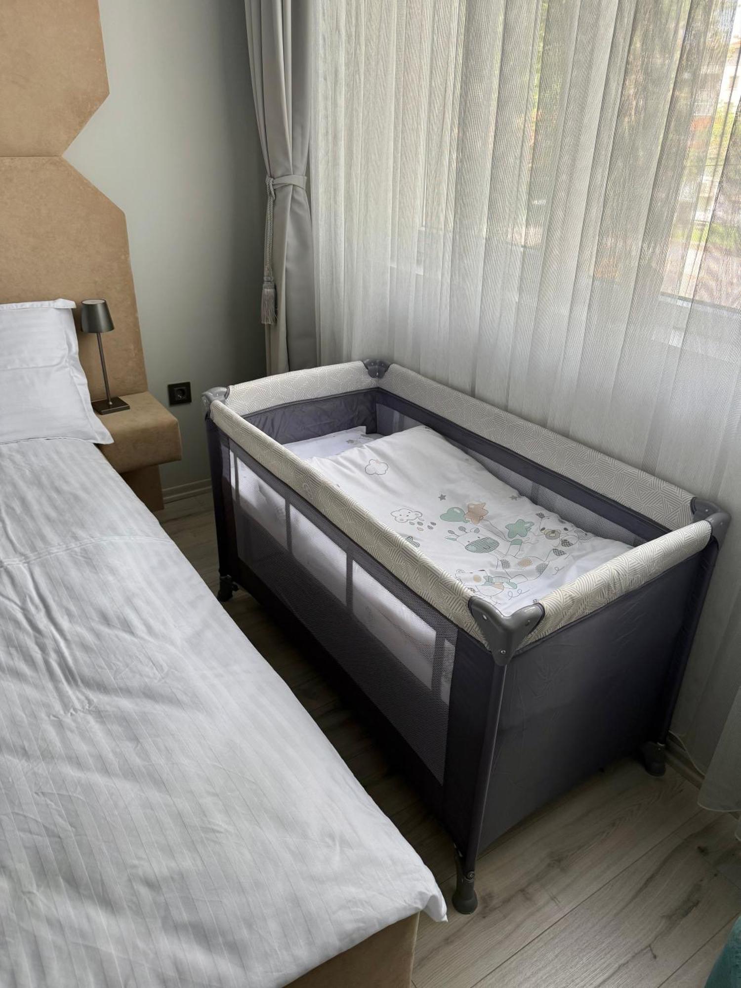 Elenartlux - Baby Cot - Pets Allowed - Free Parking & Fast Wi-fi
